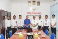 Executive General Manager Pertamina Patra Niaga Regional Sumbagut, Fanda Chrismianto, bersama jajaran manajemen menemui Kepala Ombudsman RI Perwakilan Sumatera Utara, Herdensi Adnin, di Kantor Ombudsman Sumut, Senin (26/10/2026). Foto: Istimewa