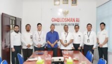 Executive General Manager Pertamina Patra Niaga Regional Sumbagut, Fanda Chrismianto, bersama jajaran manajemen menemui Kepala Ombudsman RI Perwakilan Sumatera Utara, Herdensi Adnin, di Kantor Ombudsman Sumut, Senin (26/10/2026). Foto: Istimewa