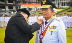 Ansar Ahmad Terima Penghargaan Kartika Pamong Praja Madya dari IPDN