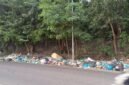 Tumpukkan sampah di pinggir jalan depan Lytech Batam arah. Foto: Metroposid
