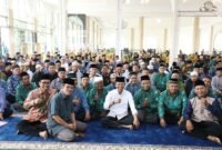 Wali Kota Batam, Amsakar Achmad, bersama tokoh agama Bengkong, Batu Ampar, dan Lubuk Baja saat silaturahmi di Masjid Baitul Makmur, Batu Ampar, Kamis (8/10/2026). Foto: Humas Diskominfo Batam