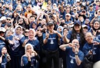 Wali Kota Batam, Amsakar Achmad, menghadiri Funwalk Batam Pos bersama Universitas Terbuka Batam di Dataran Engku Putri, Batam, Minggu (18/10/2026). Foto: Humas Diskominfo Batam