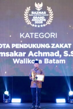 Amsakar Raih Penghargaan Wali Kota Pendukung Zakat Terbaik 2026