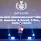 Wali Kota Batam, Amsakar Achmad, menerima penghargaan sebagai Wali Kota Pendukung Zakat Terbaik dalam ajang BAZNAS Grand Awards 2026. Dok HUMAS DISKOMINFO BATAM