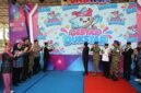 Wali Kota Batam, Amsakar Achmad, mengecek pelayanan di stan Gebyar Dukstar 2026 di Dataran Engku Putri, Batam Centre, Rabu (28/10/2026). Foto: Humas Diskominfo Batam