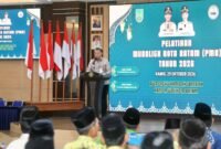 ekda Batam, Firmansyah, menyampaikan sambutan saat membuka Pelatihan Mubaligh Kota Batam di Kantor Wali Kota Batam, Kamis (29/10/2026). Foto: Humas Diskominfo Batam