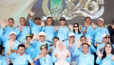 Wali Kota Batam, Amsakar Achmad, dan Wakil Wali Kota Batam, Li Claudia Chandra, bersama pimpinan dan anggota DPRD Batam dan sejumlah pejabat Batam saat perayaan HUT DPRD Batam, Sabtu (31/10/2026). Foto: Humas Diskominfo Batam