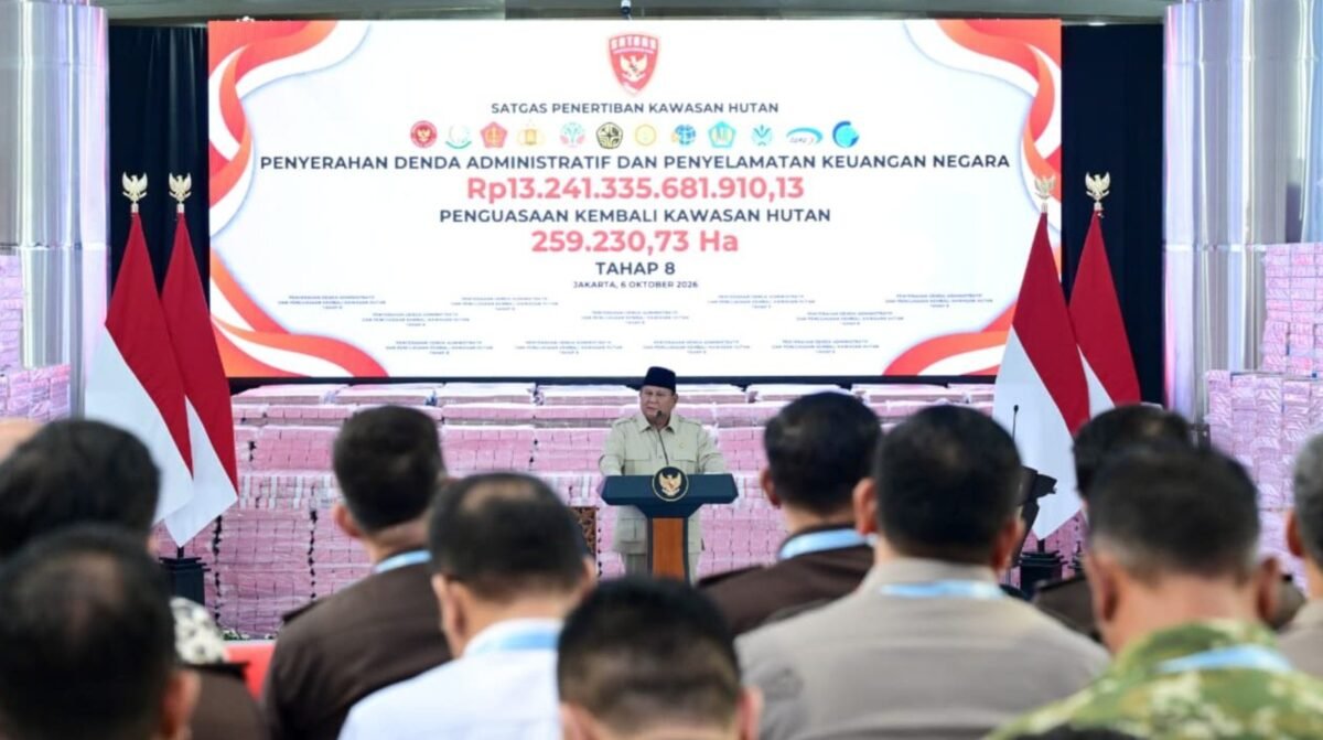 Presiden Prabowo Subianto menyampaikan sambutannya di Kompleks Kejaksaan Agung Republik Indonesia, Jakarta, pada , Selasa (6/10/2026). (BPMI Setpres/Muchlis Jr)