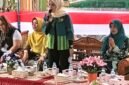 Ketua BKOW Kepri Nenny Dwiyana Nyanyang memberikan kata sambutan pada kegiatan pelatihan membuat kue yang digelar di Perumahan Botania Garden, Batam, Kamis (29/10/2026). (Risa/DISKOMINFO KEPRI)