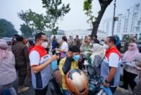 Pertamina Patra Niaga Regional Sumbagut menyalurkan masker tersebut di depan Kantor Gubernur Sumatera Utara, Kamis (15/10/2026). Foto: Istimewa