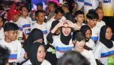 Peserta BTN KEPRI MoonRun 2025 bersiap di garis start. Di tahun 2026 ini, event serupa kembali digelar 13-14 November mendatang. Sebanyak 3.100 pelari telah terdaftar dan siap berlari sembari menelusuri tempat-tempat bersejarah di Kota Tanjungpinang pada malam hari. (Dokumen DISKOMINFO KEPRI)